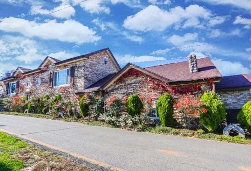 Taean Yetjip Hwangtobang Pension