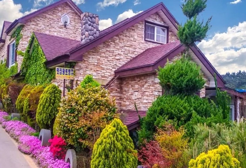 Taean Yetjip Hwangtobang Pension