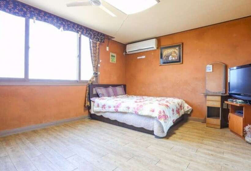 Taean Yetjip Hwangtobang Pension