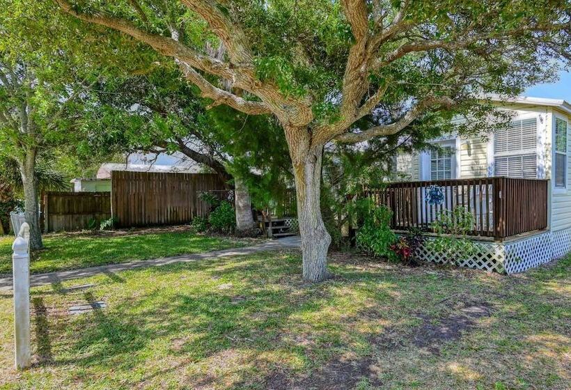 Vilano Cottage Unit B