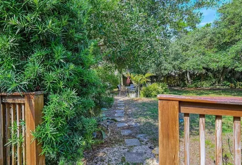 Vilano Cottage Unit B