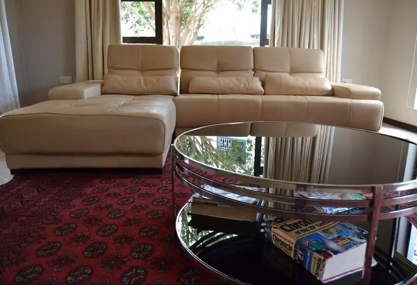 تختخواب و صبحانه The Capital Guest House