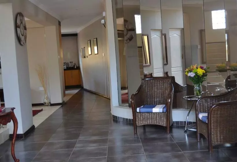 تختخواب و صبحانه The Capital Guest House