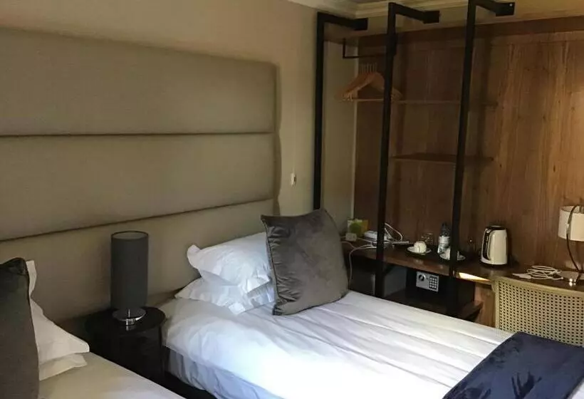 تختخواب و صبحانه The Capital Guest House