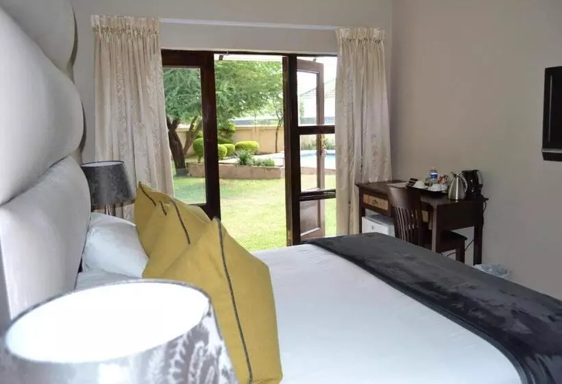 تختخواب و صبحانه The Capital Guest House