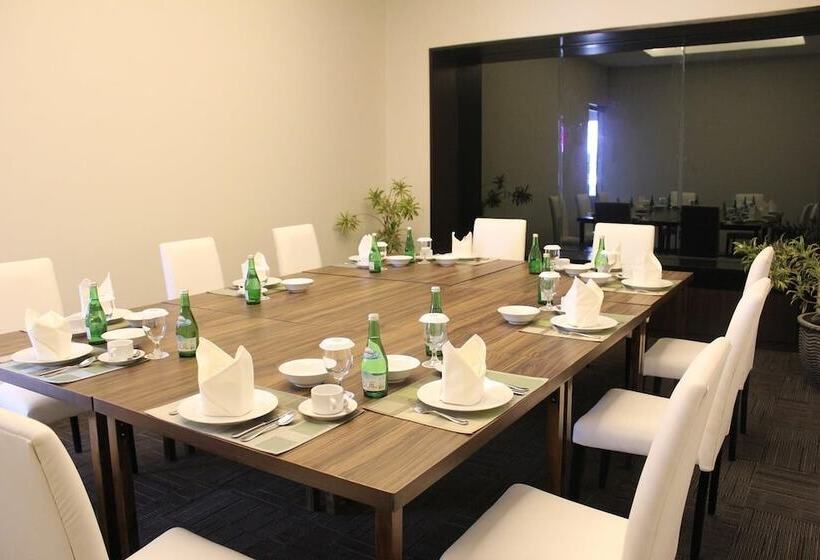 فندق Grand Mercure Solo Baru