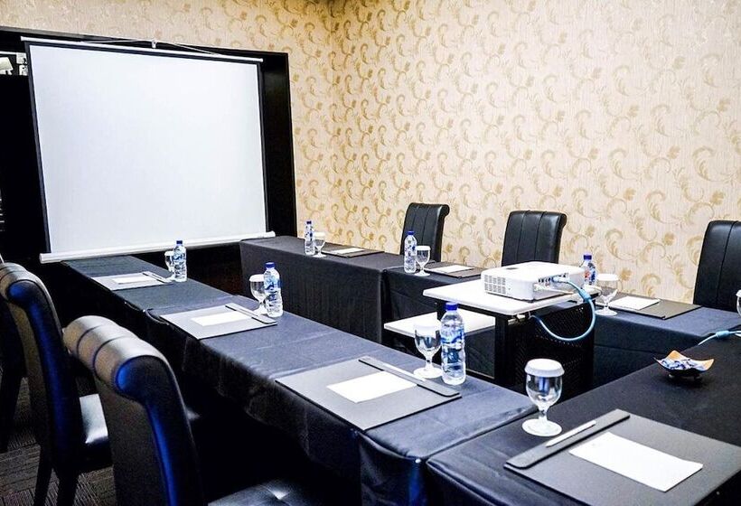 فندق Grand Mercure Solo Baru