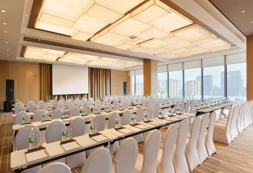 فندق Hilton Garden Inn Dandong