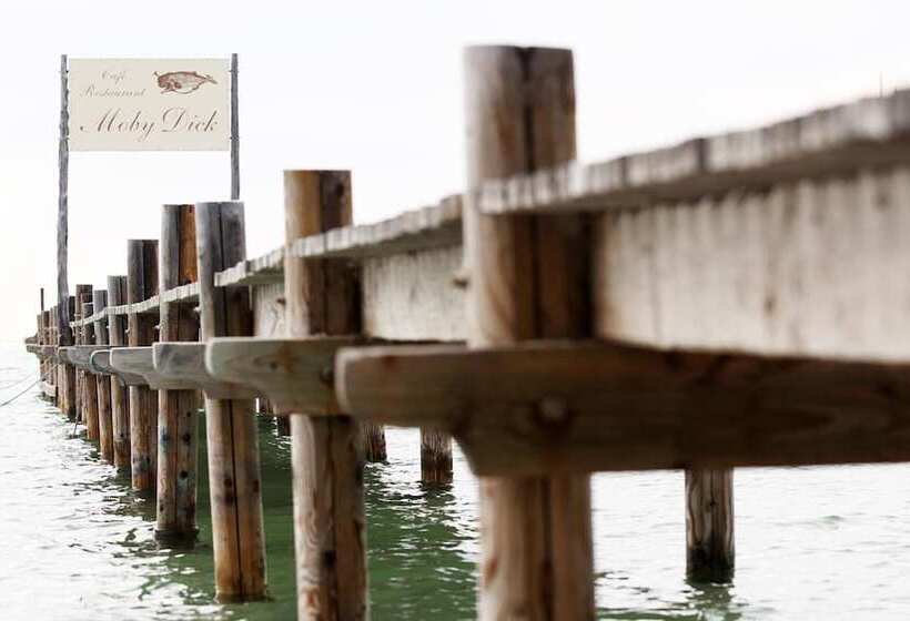 فندق Hôtel & Lodges Moby Dick