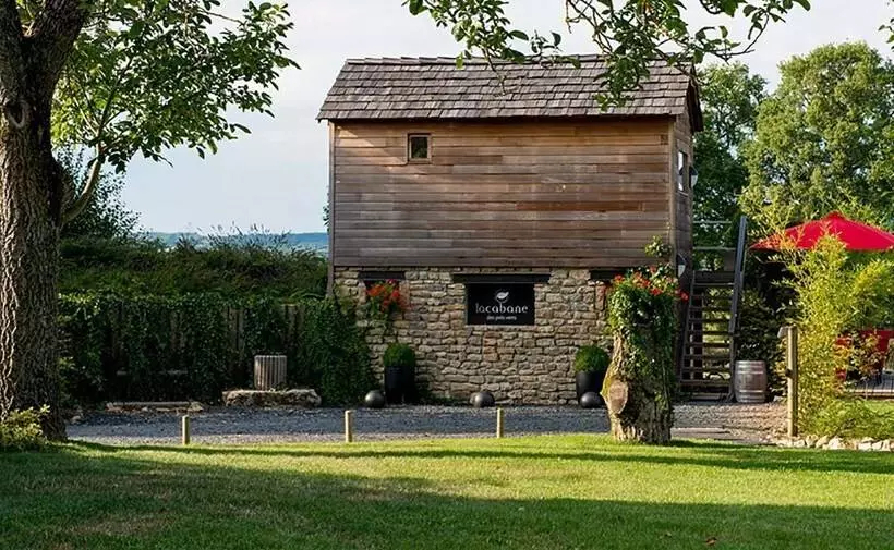 Отель Le Domaine Des Prés Verts Suites & Chambres Avec Jacuzzi Privatif