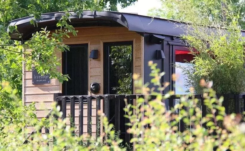 Отель Le Domaine Des Prés Verts Suites & Chambres Avec Jacuzzi Privatif