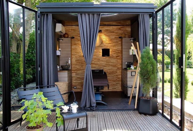 Отель Le Domaine Des Prés Verts Suites & Chambres Avec Jacuzzi Privatif