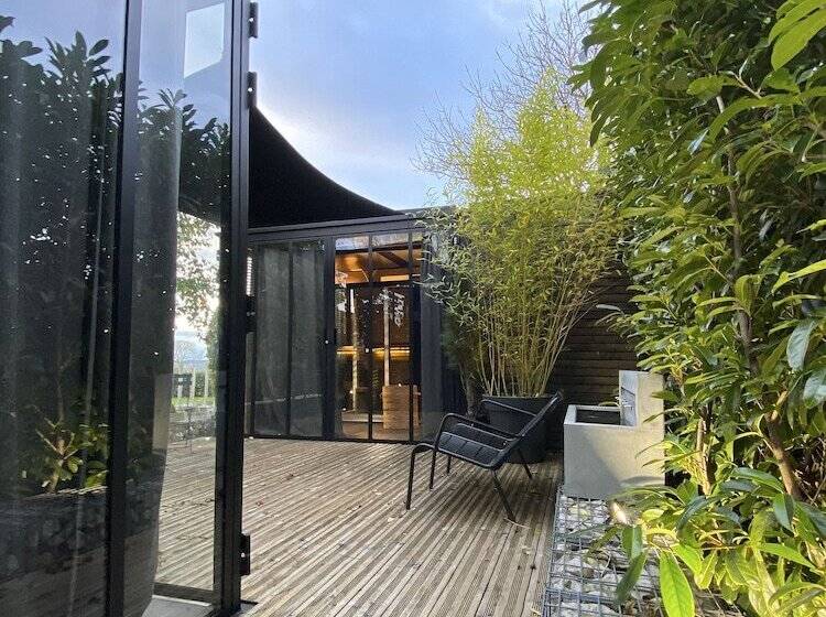 Отель Le Domaine Des Prés Verts Suites & Chambres Avec Jacuzzi Privatif