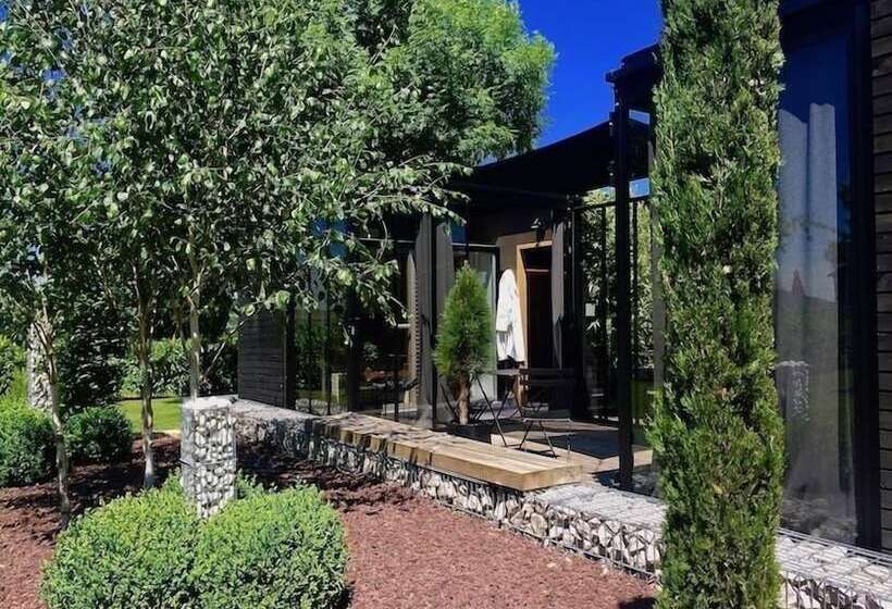 Отель Le Domaine Des Prés Verts Suites & Chambres Avec Jacuzzi Privatif