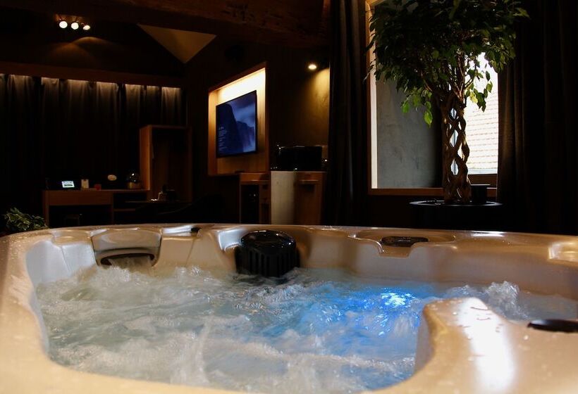 Отель Le Domaine Des Prés Verts Suites & Chambres Avec Jacuzzi Privatif