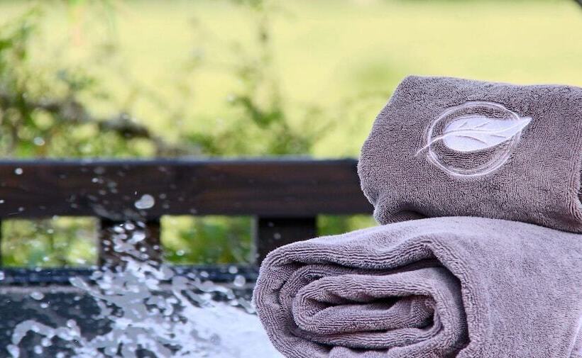 Отель Le Domaine Des Prés Verts Suites & Chambres Avec Jacuzzi Privatif