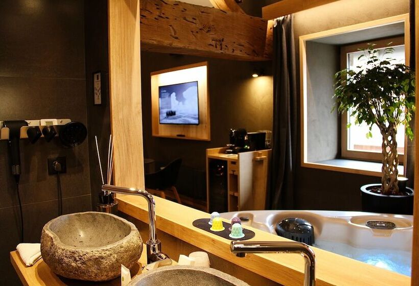 Отель Le Domaine Des Prés Verts Suites & Chambres Avec Jacuzzi Privatif