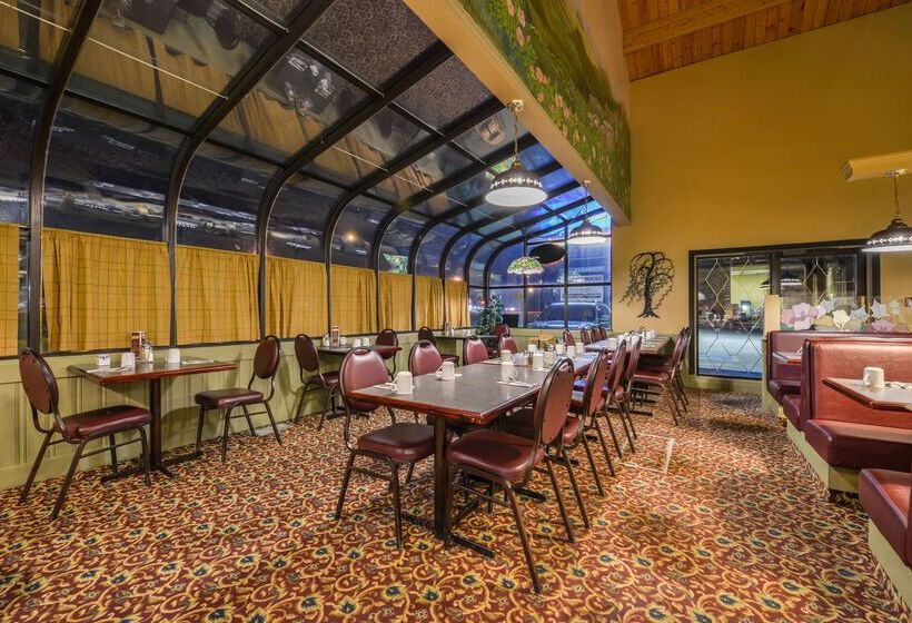 모텔 Canadas Best Value Inn Whitecourt