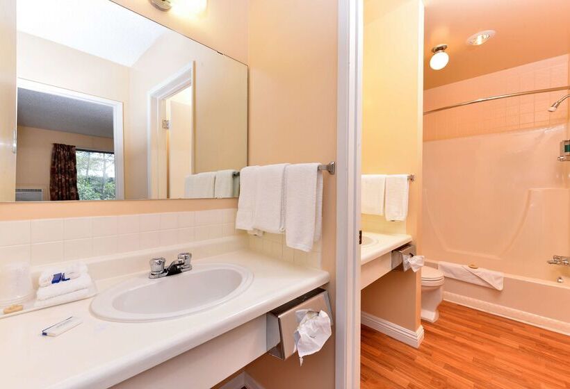 모텔 Canadas Best Value Inn Whitecourt