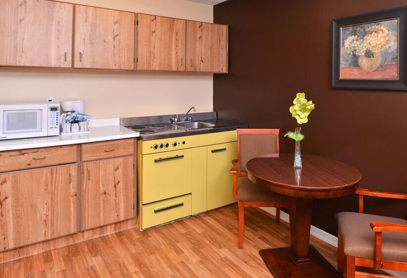 모텔 Canadas Best Value Inn Whitecourt