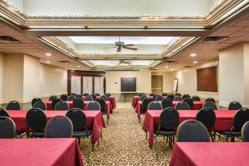 모텔 Canadas Best Value Inn Whitecourt