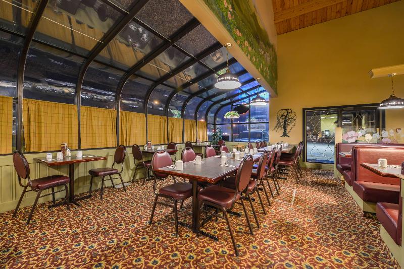 모텔 Canadas Best Value Inn Whitecourt