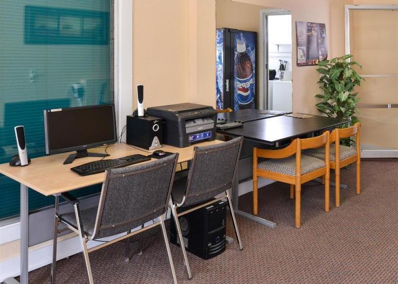 모텔 Canadas Best Value Inn Whitecourt