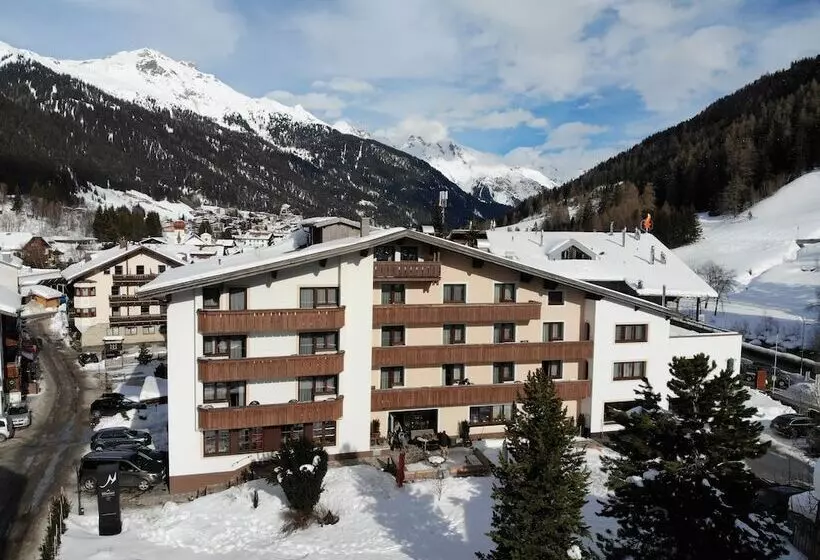 Quality Hosts Arlberg Hotel Garni Mössmer