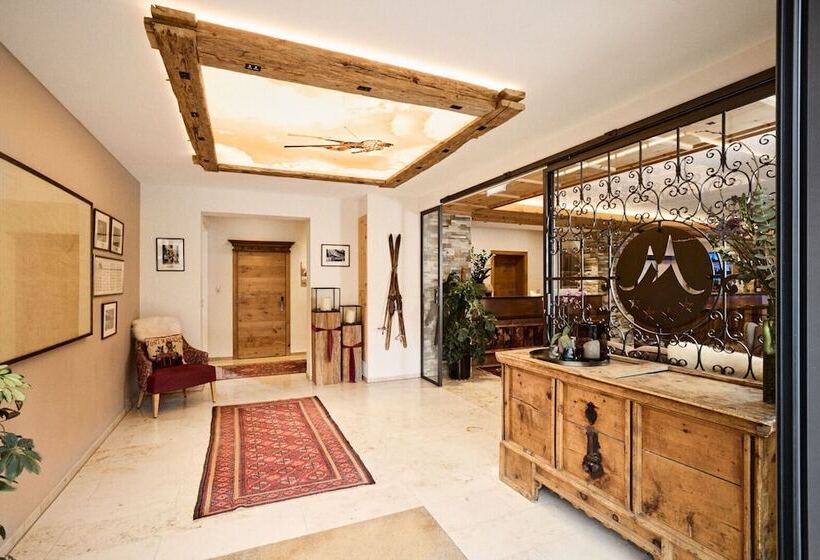 Quality Hosts Arlberg Hotel Garni Mössmer