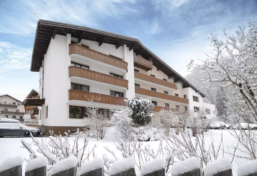 Quality Hosts Arlberg Hotel Garni Mössmer