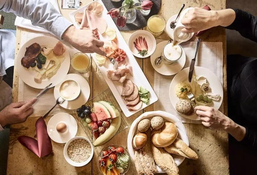 Quality Hosts Arlberg Hotel Garni Mössmer