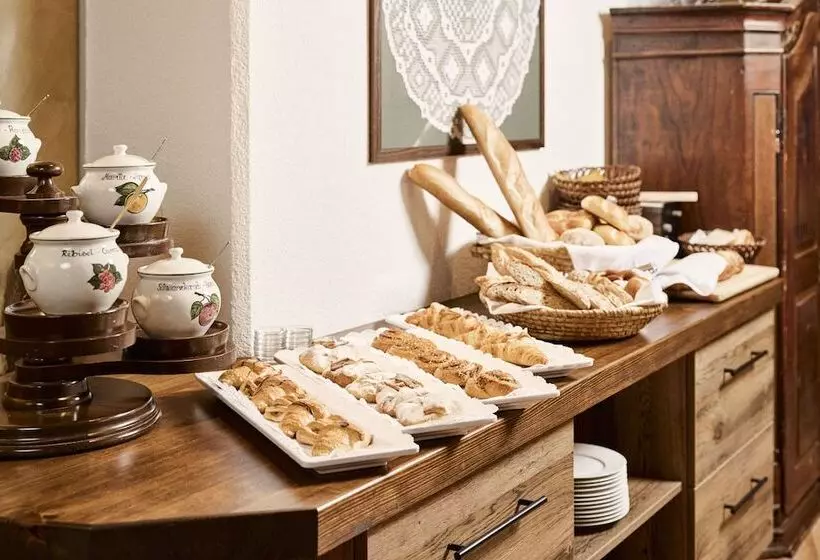 Quality Hosts Arlberg Hotel Garni Mössmer