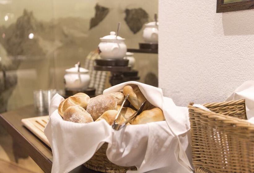 Quality Hosts Arlberg Hotel Garni Mössmer