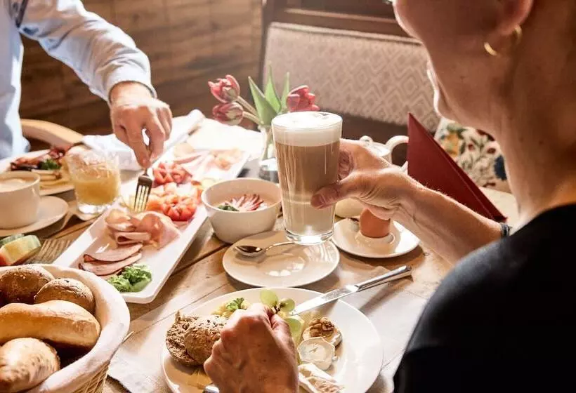 Quality Hosts Arlberg Hotel Garni Mössmer