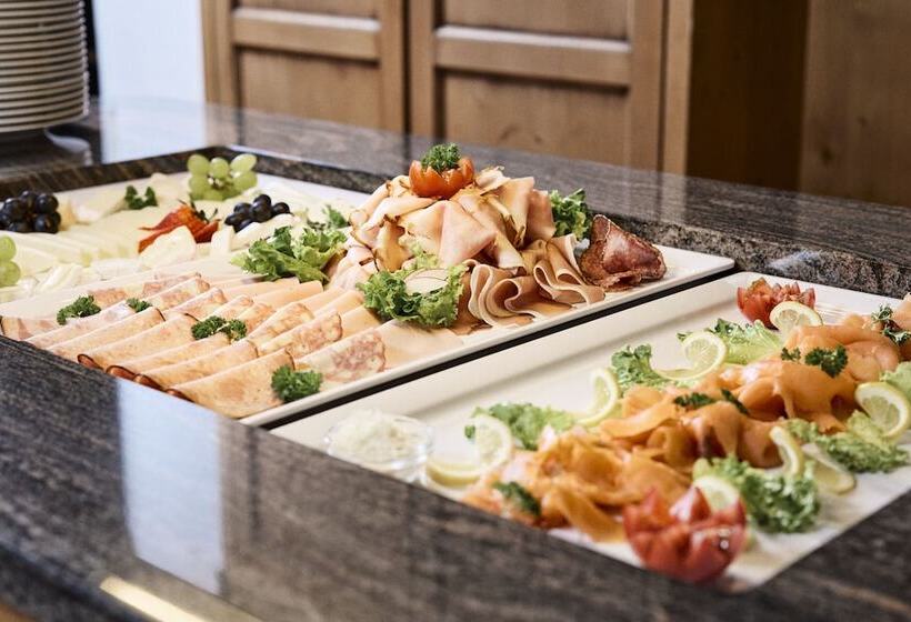 Quality Hosts Arlberg Hotel Garni Mössmer