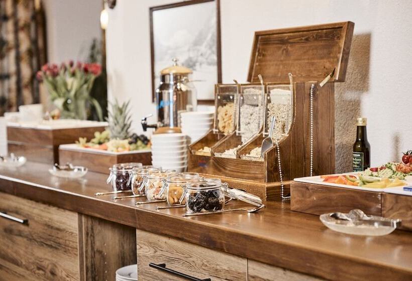 Quality Hosts Arlberg Hotel Garni Mössmer