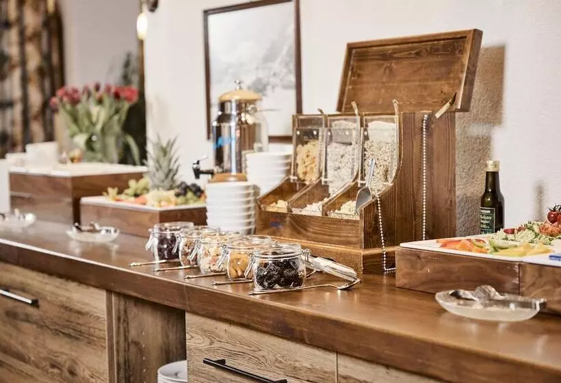 Quality Hosts Arlberg Hotel Garni Mössmer