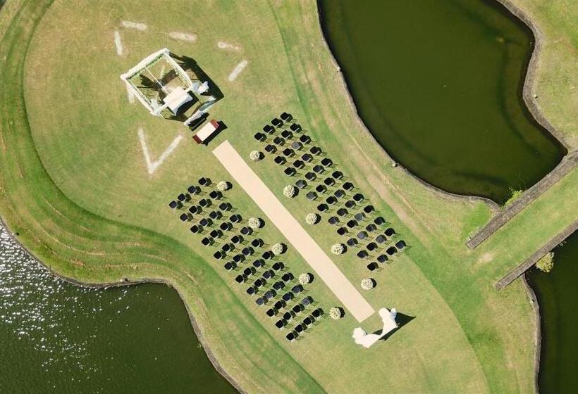 Resort The Suites At Mount Malarayat