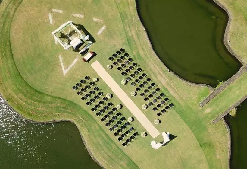 استراحتگاه The Suites At Mount Malarayat