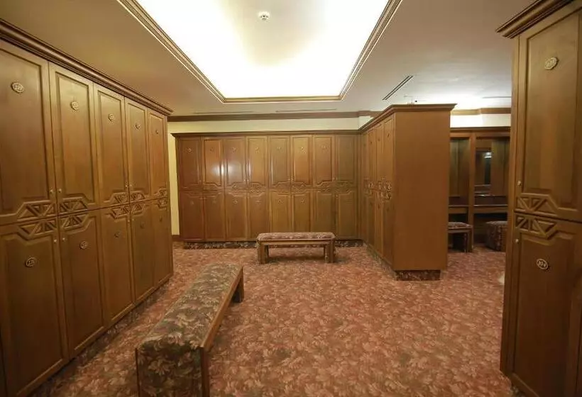 استراحتگاه The Suites At Mount Malarayat