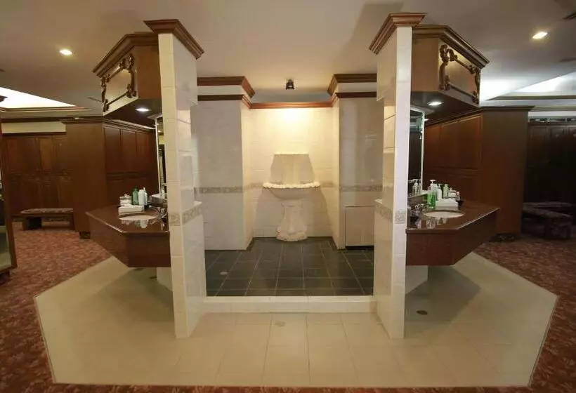 استراحتگاه The Suites At Mount Malarayat