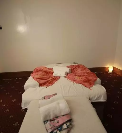 استراحتگاه The Suites At Mount Malarayat