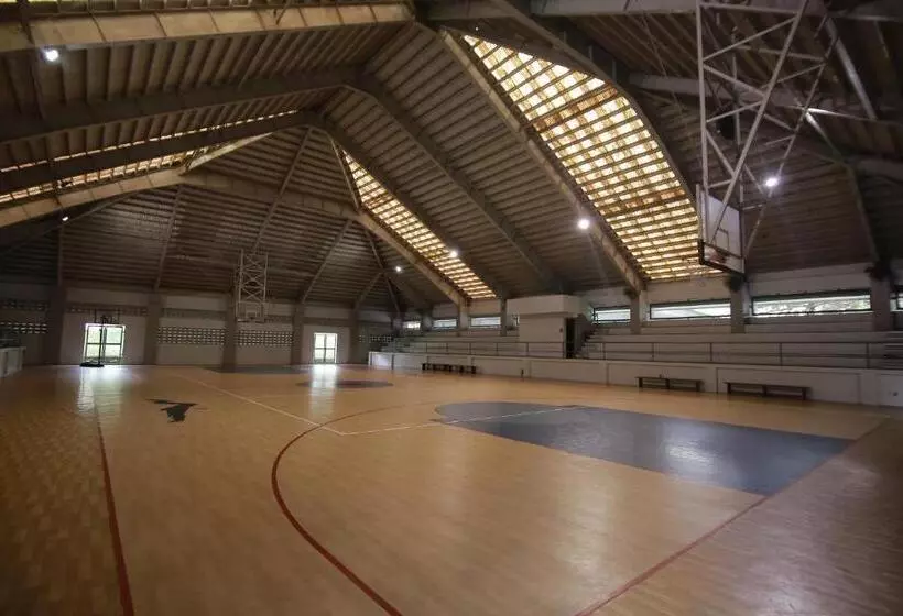 استراحتگاه The Suites At Mount Malarayat