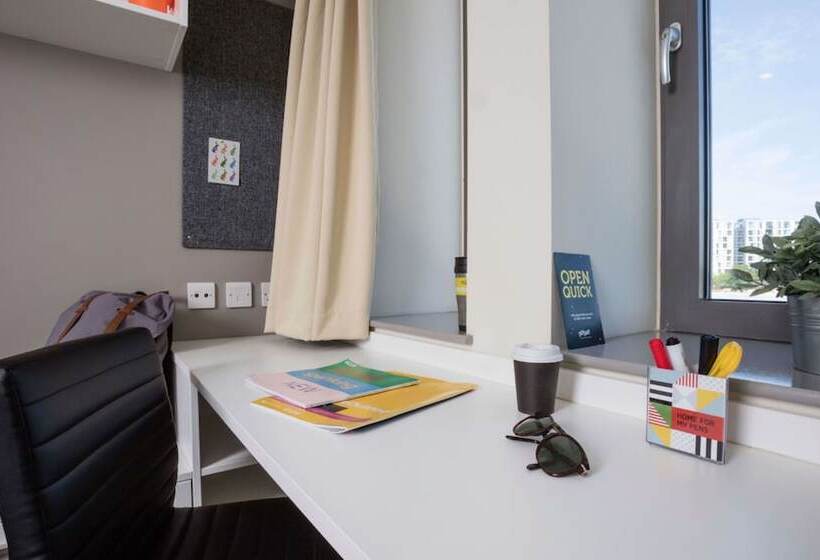 ユースホステル Vibrant Rooms For Students Only   London