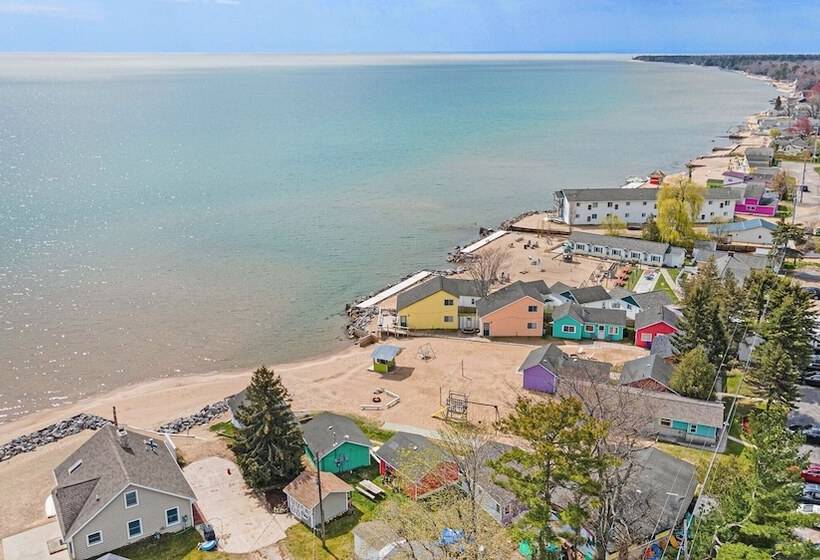 Aloha Beach Club Resort