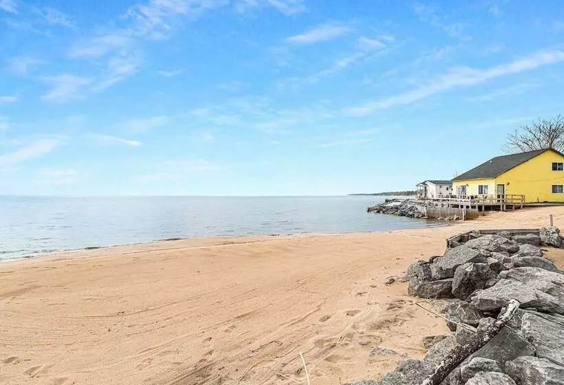 Aloha Beach Club Resort