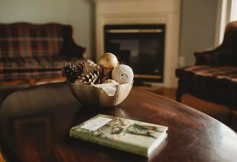 Aamiaismajoitus (B&B) Carriage House Inn Four And A Half Stars