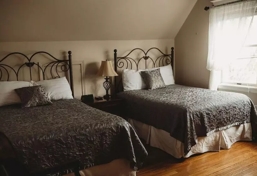 Aamiaismajoitus (B&B) Carriage House Inn Four And A Half Stars