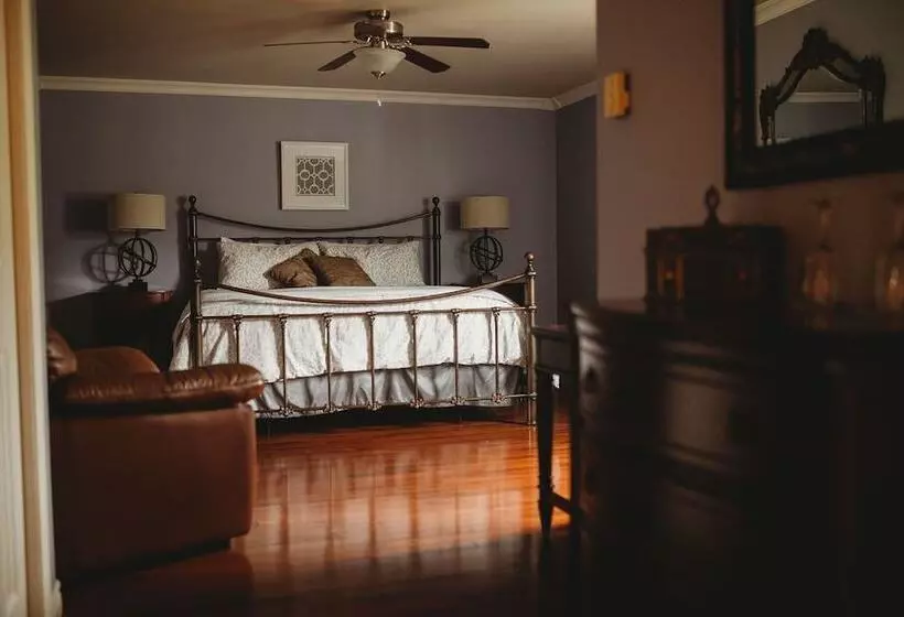 Aamiaismajoitus (B&B) Carriage House Inn Four And A Half Stars