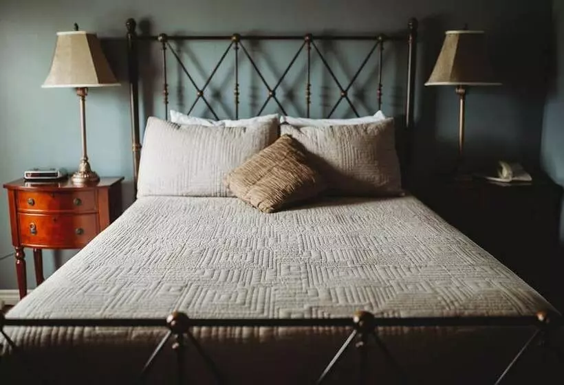 Aamiaismajoitus (B&B) Carriage House Inn Four And A Half Stars